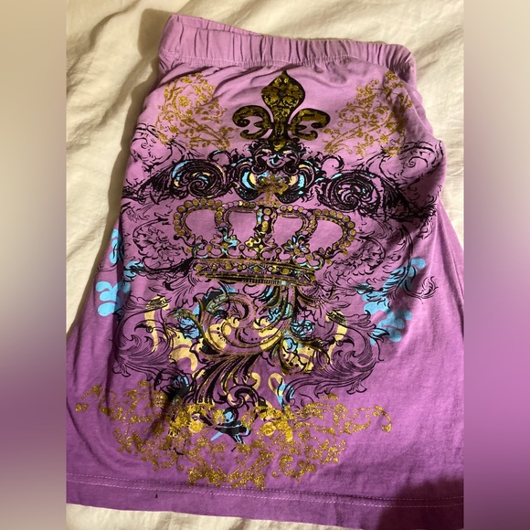 579 Purple Tee with Gold Design - Picture 3 of 6